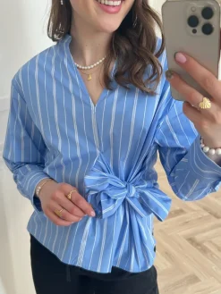 Co'Couture Shira Stripe Bow V-Bluse Pale Blue