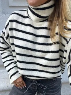 Gestuz Alpha Rollneck Striped Strik Ivory Black Striped NO25