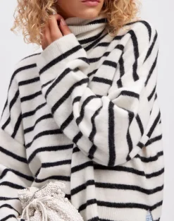 Gestuz Alpha Rollneck Striped Strik Ivory Black Striped NO25